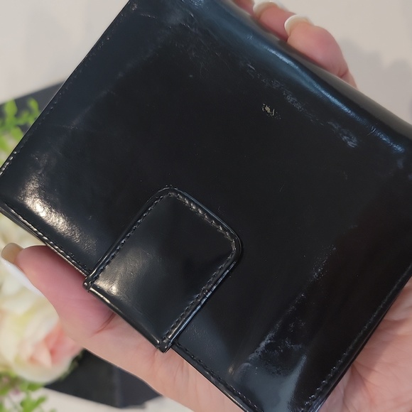 Authentic Gucci patent wallet - Picture 6 of 12